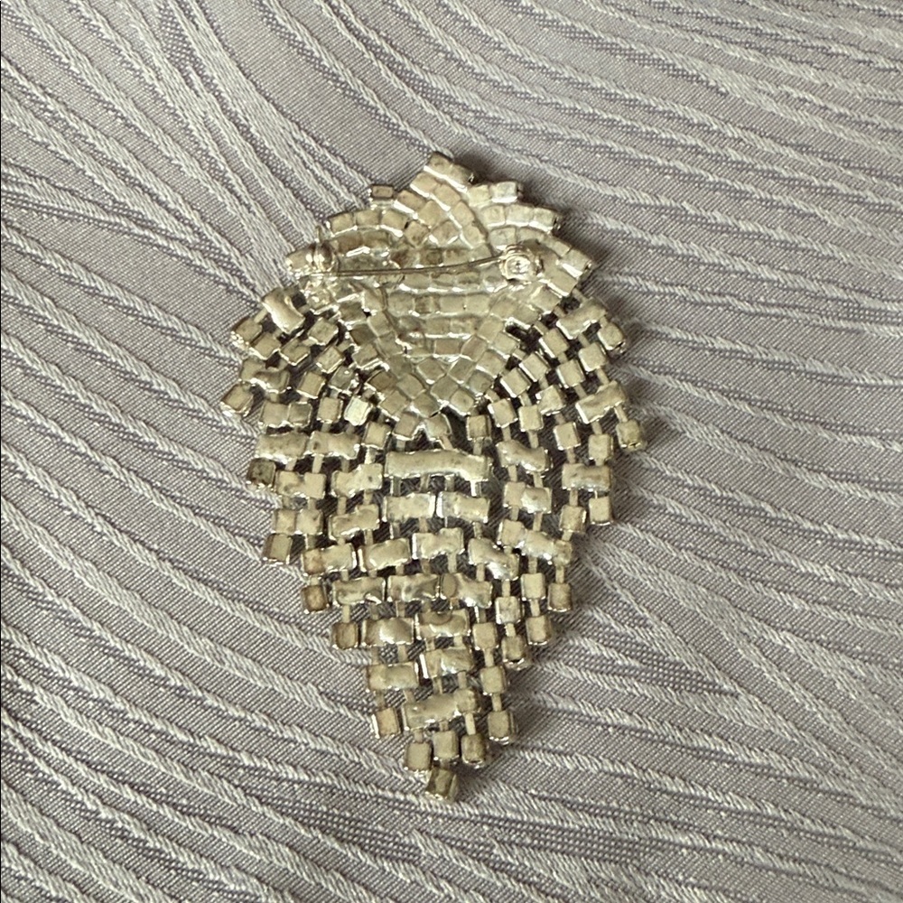 Elegant Silver Crystal Brooch - Picture 3 of 5